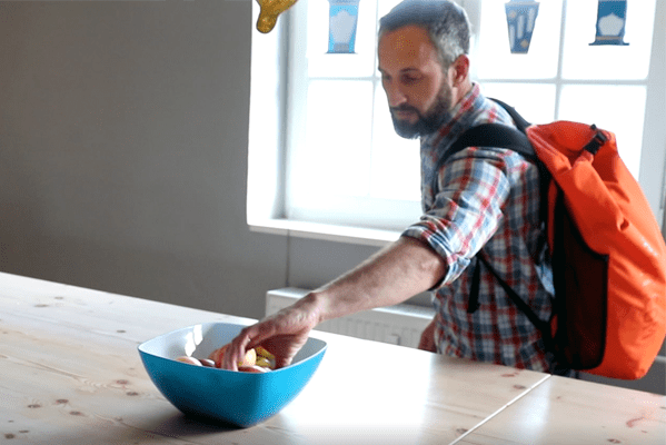 jon grabbing apple spotlight