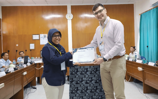 Evgenii Varseev awarding a participant