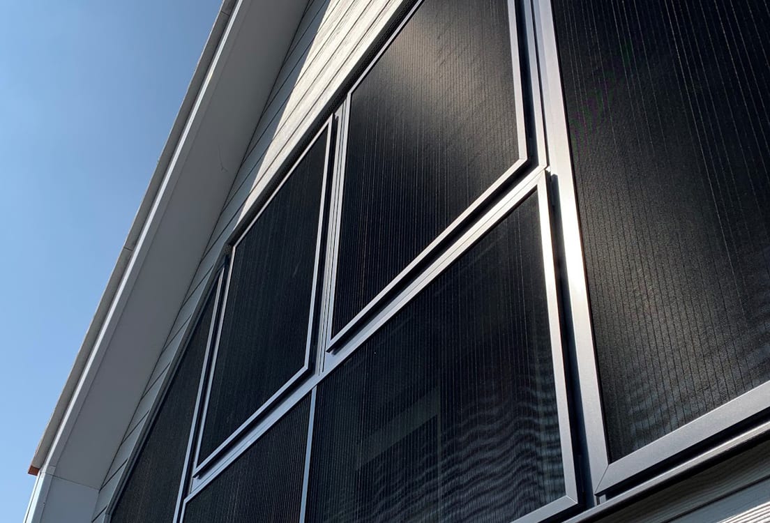Smartlouvre Technology Ltd. Validates the Performance of a MicroLouvre™ Screen for Low Energy Building Design With SimScale’s Cloud-Based Platform.