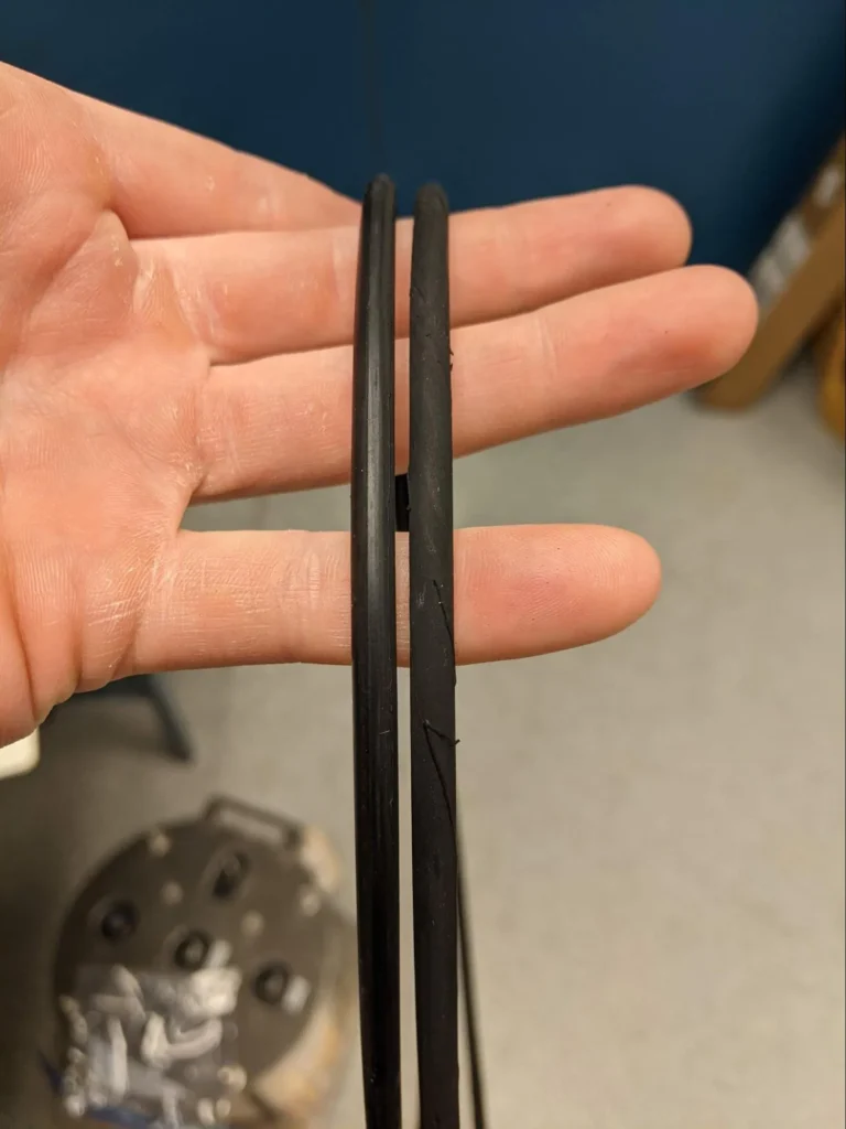 omparison of the abraded Top Lid o-ring (Right) and the Bottom Lid o-ring (Left)