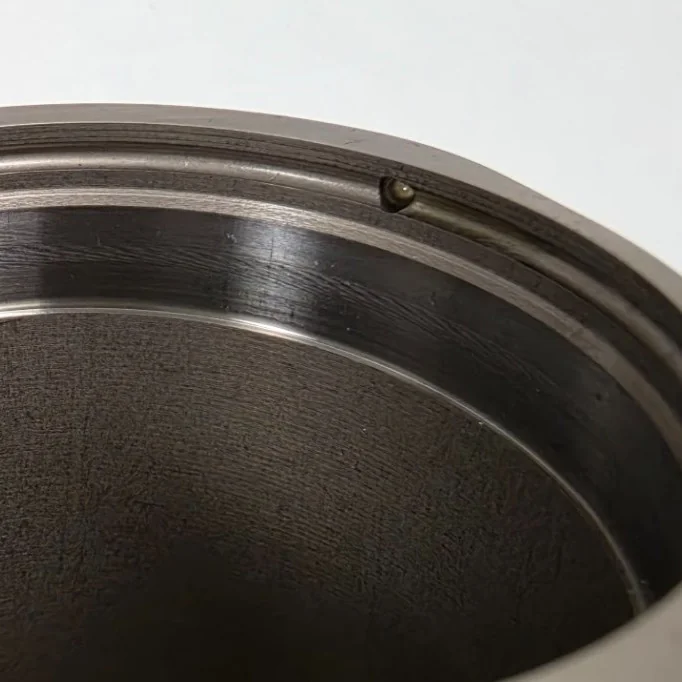 Domin accumulator housing for hydraulic suspension